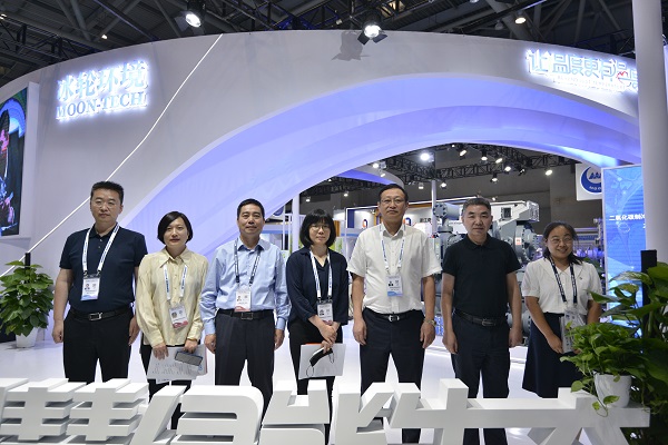 1435d5c483a24bfaa7b80fdf67c73d57