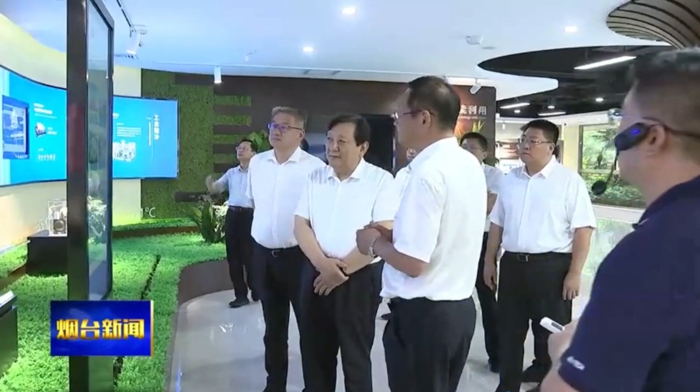 0393fb42650348eb96b6b47d6d4f8e8d